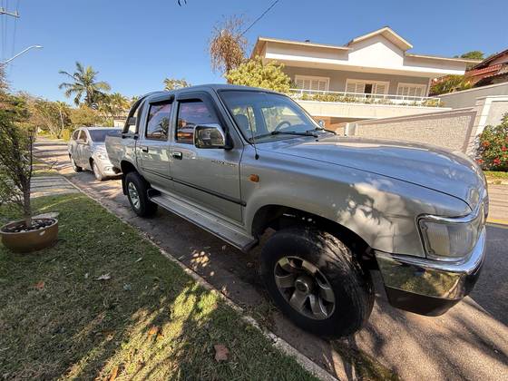 TOYOTA HILUX 3.0 SRV 4X2 CD 8V DIESEL 4P MANUAL